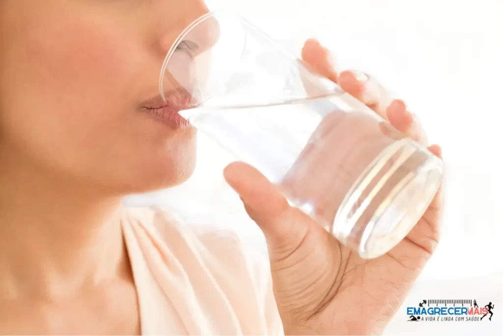 A Importância da Hidratação: Água como Aliada na Perda de Peso